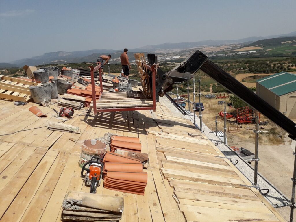Aplicación de tela asfáltica y revestimientos impermeables en Tudela